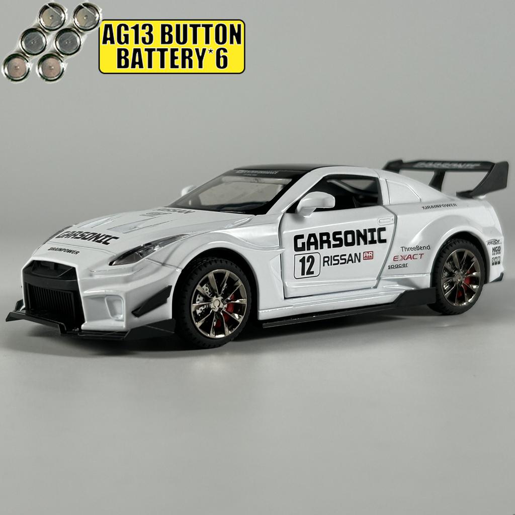 1:32 Nissan GTR CSR2 Modello in Lega Metallica Diecast Auto Decorazione per la Casa & Collezionabili Ornamento per Esposizione Hobby Regali per le Feste