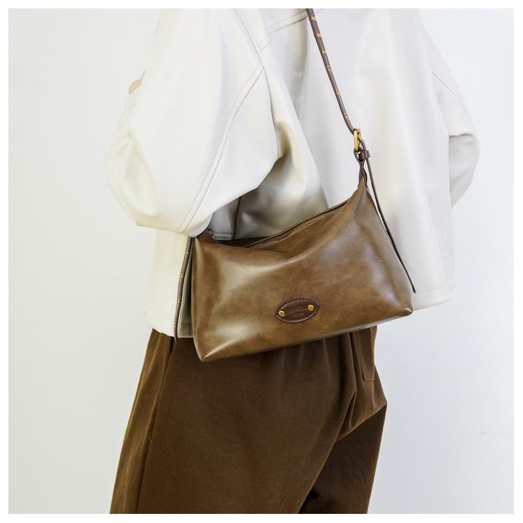 Retro fashion underarm bag women's new 2023 autumn and winter simple versatile tote bag high-end commuter shoulder bag
