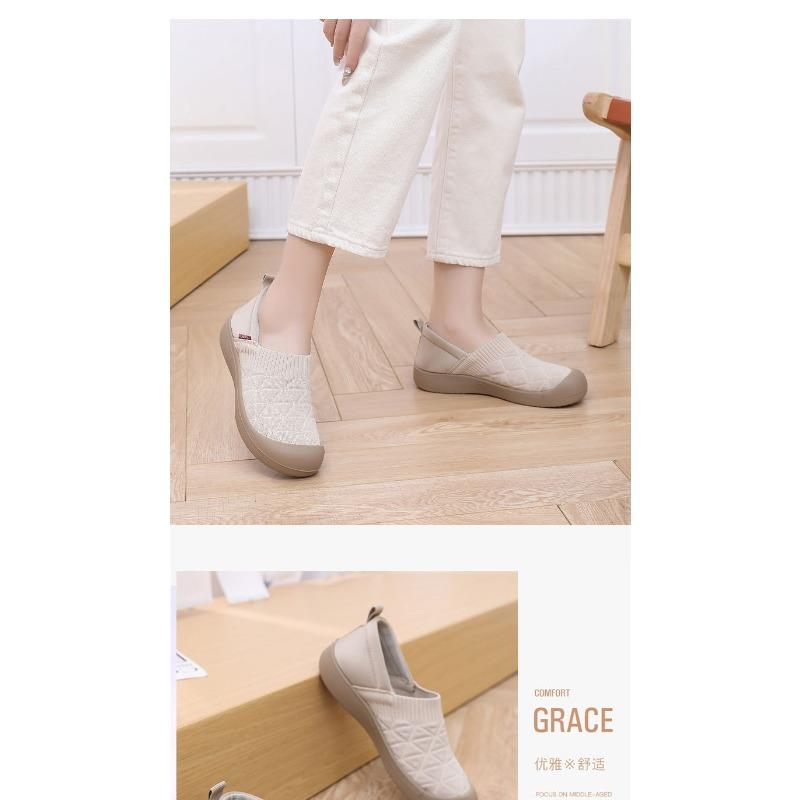 New Women's Single Shoes, Spring Non-slip Soft Soles, One-foot Slip-on Shoes, Flat Soles, Lightweight Slip-ons, Casual Breathable Women's Shoes