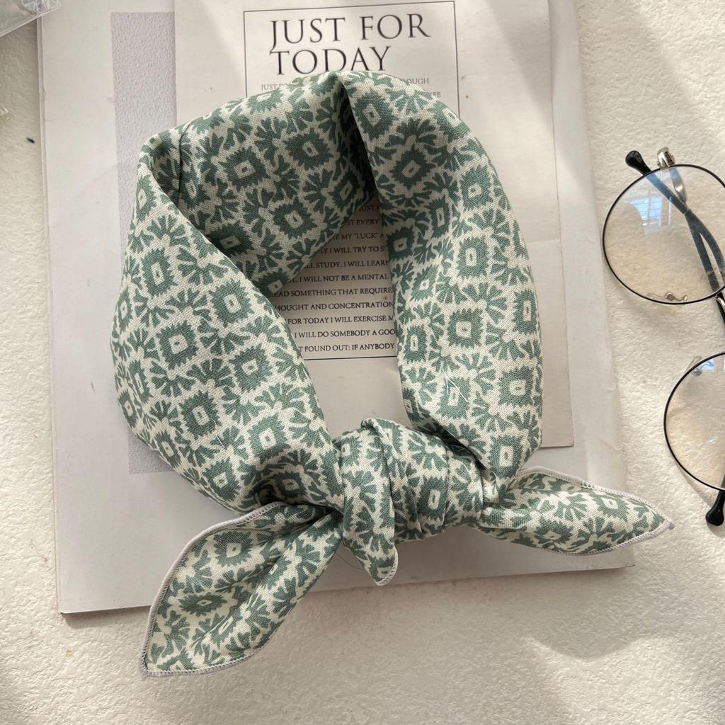 Korean Style Retro Floral Cotton-Linen Scarf: Exquisite Autumn/Winter Silk Square for Women