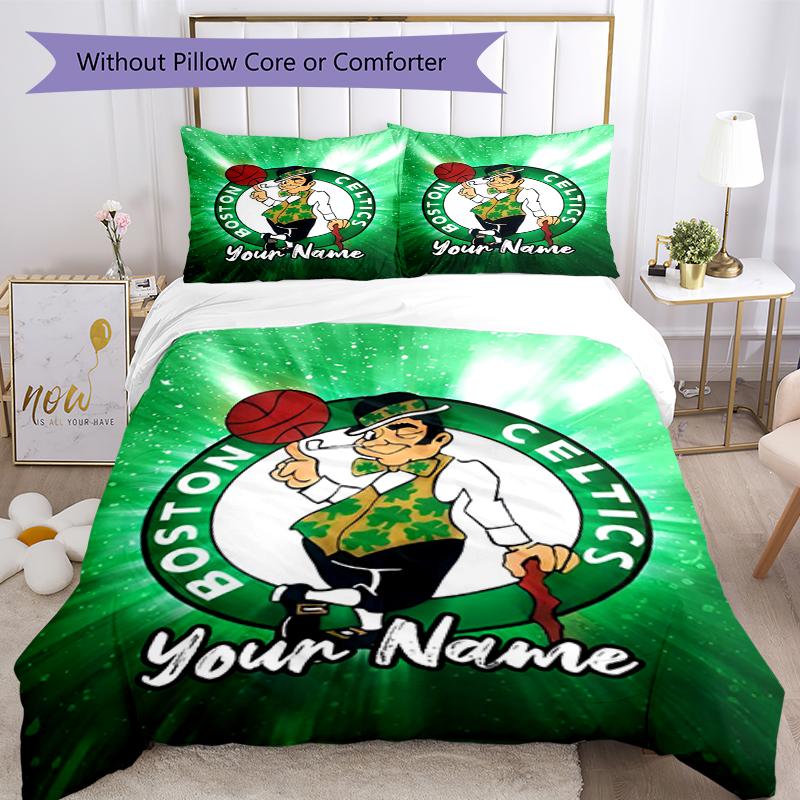 3-teiliges personalisiertes Boston Celtics Bettwäsche-Set mit individuellem Namen. Verschluss der Bettdecke. Enthält 1 Bettbezug & 2 Kissenbezüge. Weich und bequem für alle Jahreszeiten.