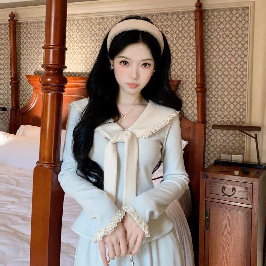 

Navy Collar Plush Lace-Up Slimming Short Top with Chic Lace Design for Autumn/Winter M