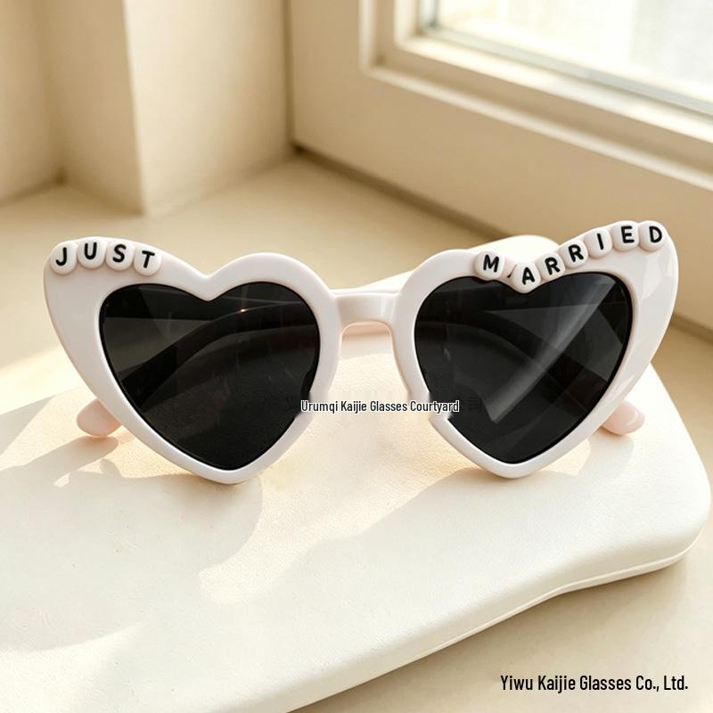 

Just Married Peach Heart Sunglasses for Bridesmaids & Groomsmen