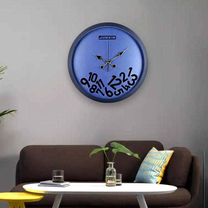 New Wood Grain Light Luxury Wall Clock Living Room Bedroom Silent Clock Personalized Creative Decoration Restaurant Clock