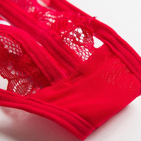 Piękne siateczkowe stringi o widocznym dopasowaniu kolorystycznym, przyjazne dla skóry