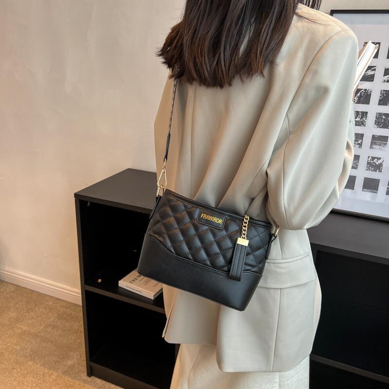 Niche diamond stray bag 2025 new contrasting colors popular wide shoulder strap messenger bag fashionable and simple shoulder bag