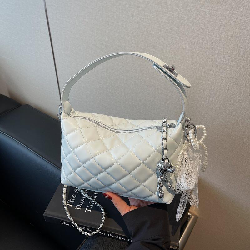Mode diamantkedjeväska dam 2025 ny mångsidig axelväska bärbar kuddväska