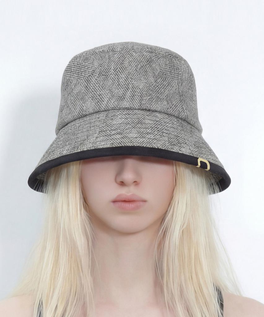 Eondeokeonteulolseutyudio Cotton Bucket Hat Drop Bucket / Cotton Hb / Line Black