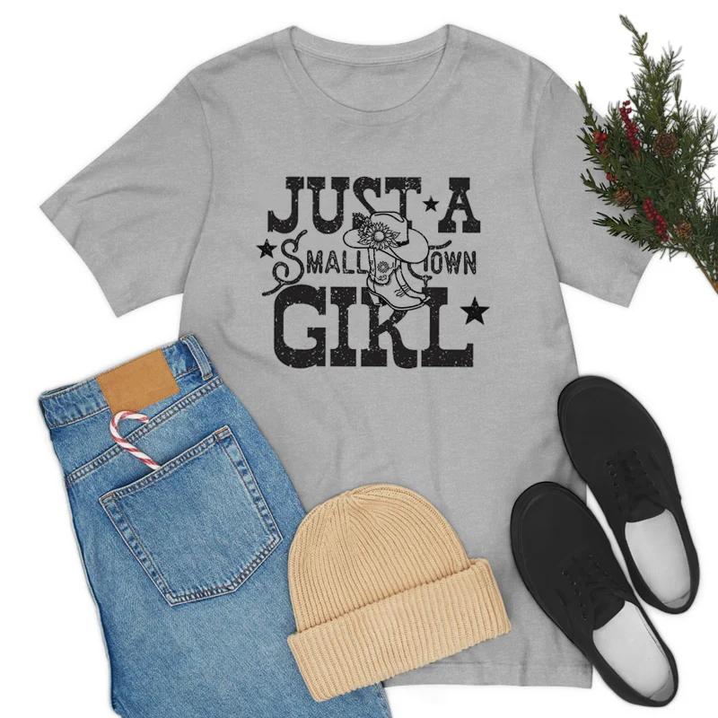 Small Town Girl Funny Tshirt Women Vintage Western Country Girl Graphic T Shirt Short Sleeve Cute Music Tee Shirt Ladies Tops