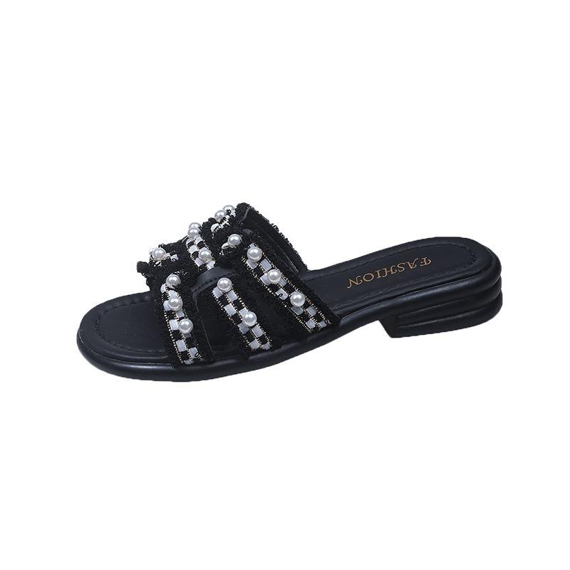 French Flat-bottomed Pearl Slippers for Women's Summer Wear 2025 New Xiaoxiangfeng Fashion Soft-bottomed Breathable Beach Cool Slippers