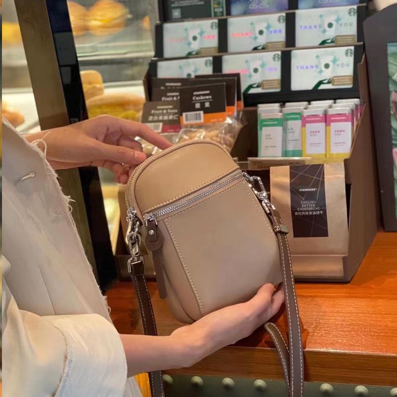 

Женская мини-сумка кроссбоди из натуральной кожи — трендовый летний стиль 2024