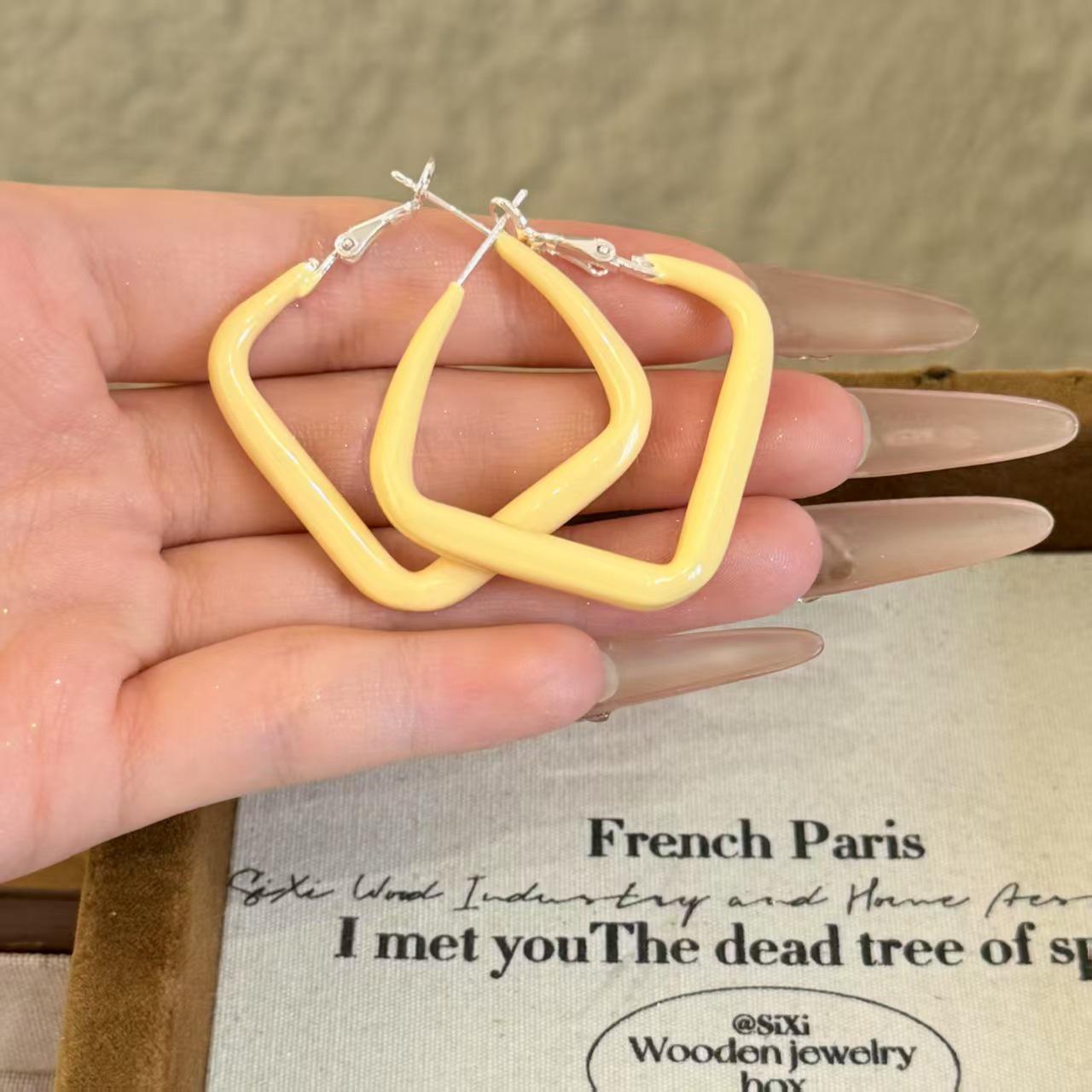 

Желтый Геометрический Набор Серег-Пусетов и Каффов - Летний Стиль