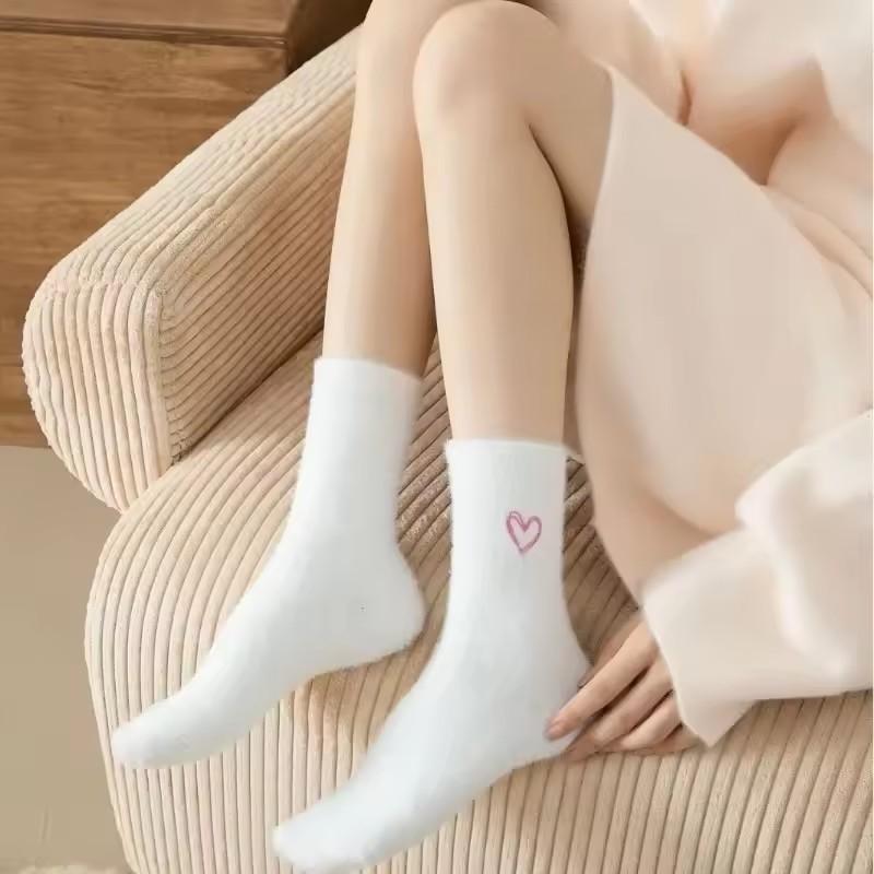 5 Pairs Women's Thickened Mink Socks Pink Heart Embroidery Plush Sleepwear Solid Color Warm Middle Tube Autumn Winter Home Socks