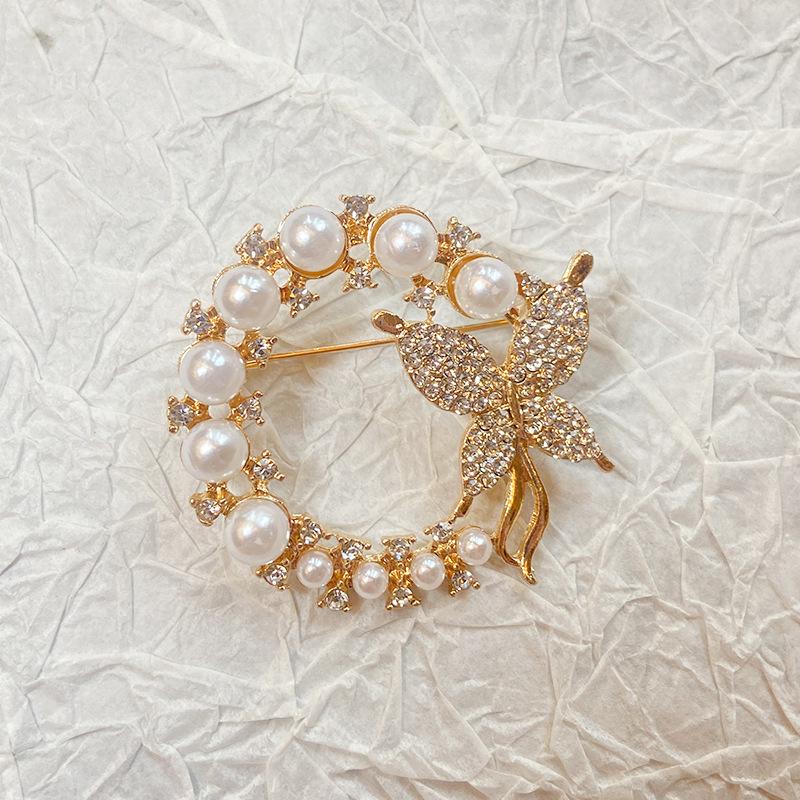 Versatile Rhinestone Pearl Butterfly Brooch for Women s Luxury Fashion Accessories золотой