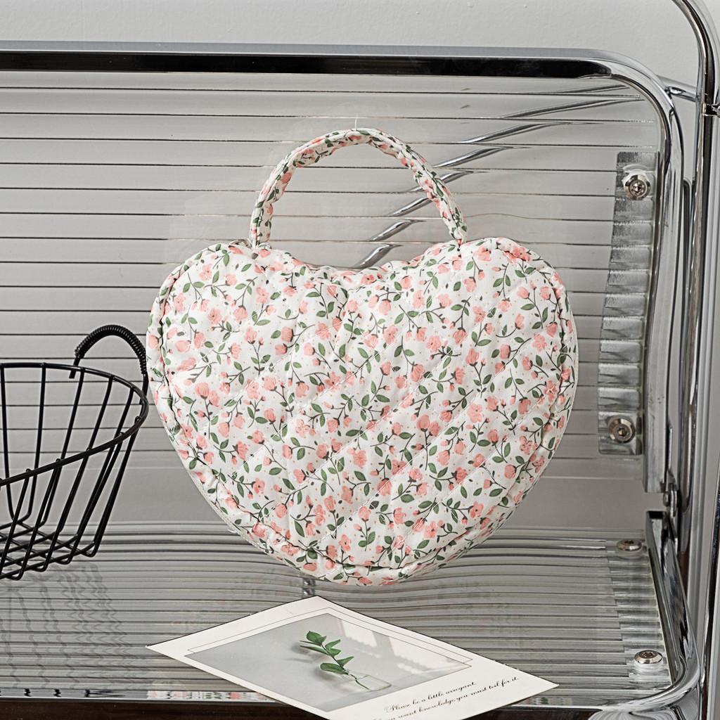 Floral Woman Travel Makeup Bag With Large Capacity And Quilted Design For Home Storage