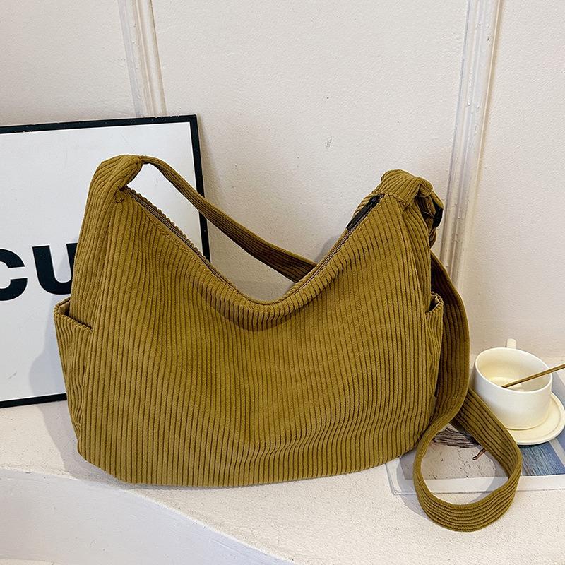 Corduroy bag women's large-capacity new autumn and winter versatile shoulder messenger bag commuter dumpling bag