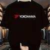 Nuova T-shirt da Uomo a Maniche Corte con Stampa Evento Sportivo "YOKOHAMA", Unisex Puro Cotone, Maglietta Streetwear per Tutte le Stagioni, Vestibilità Larga