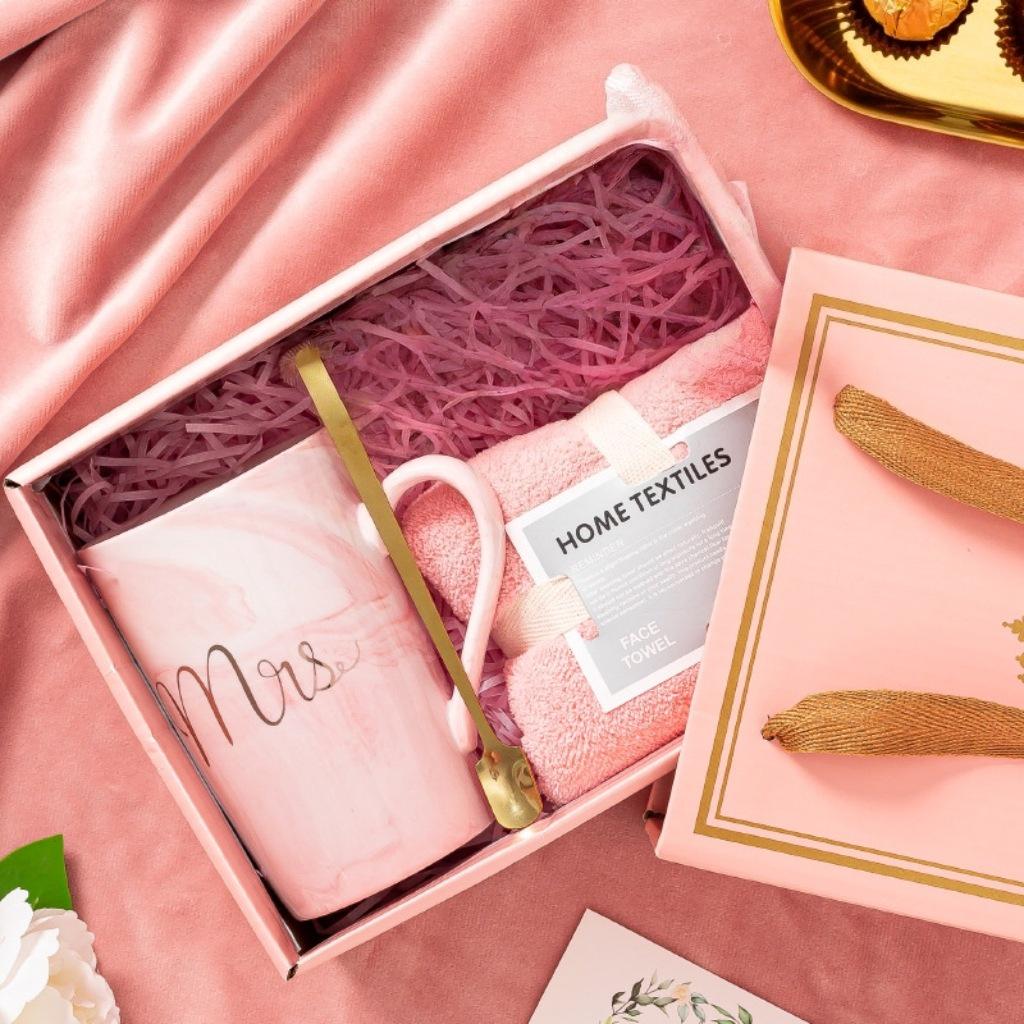 Compact Souvenir Gift Set for Weddings, Events, and Hotel Openings