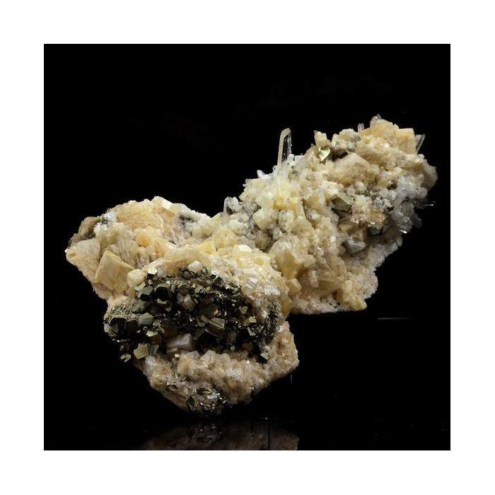 Pierres et Minéraux. Quartz + Dolomite + Pyrite. 1401.5 ct. Saint-Pierre-de-Mésage, Vizille, France.