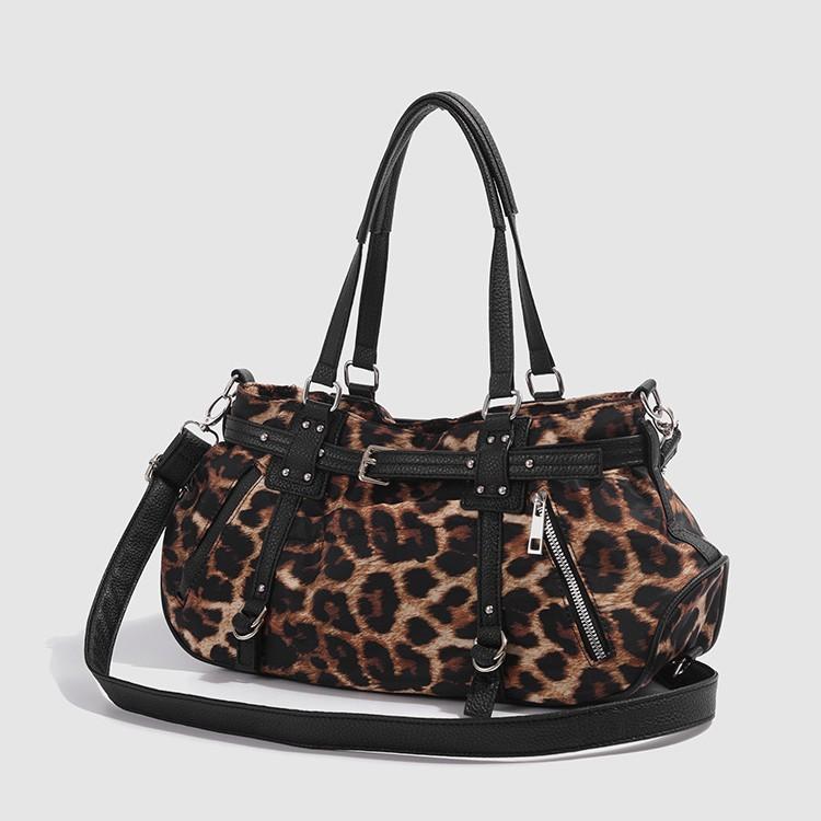 

Niche retro locomotive bag Korean version sweet cool style Spice girl large capacity tote bag fashionable versatile single shoulder oblique span bag цветной печати леопарда