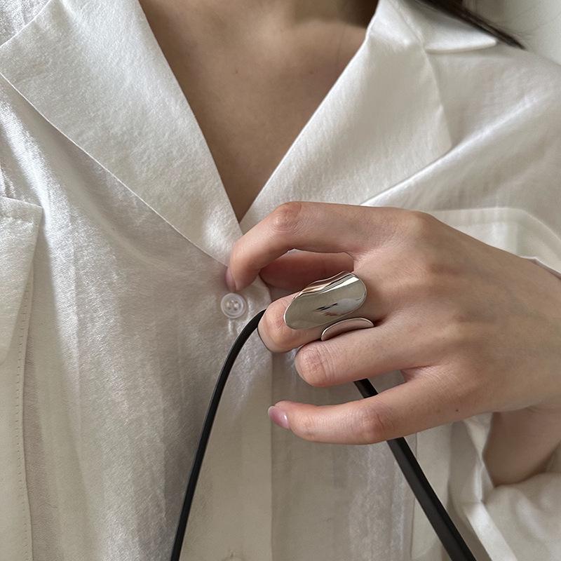 Korean Niche Heavy-Duty Wide Face Ring for Women: Minimalist Fashion, Strong Presence, Versatile Style