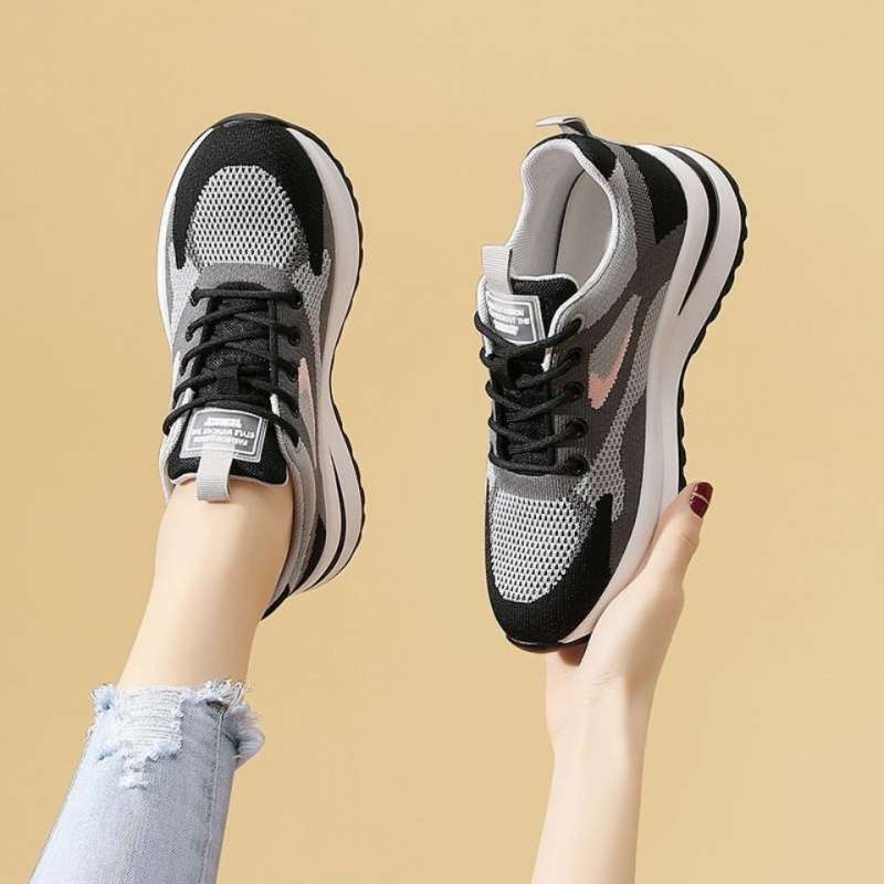 Women's Lace-up Casual Sports Shoes Non-slip Soft-soled Running Shoes Flying Mesh Dad Shoes