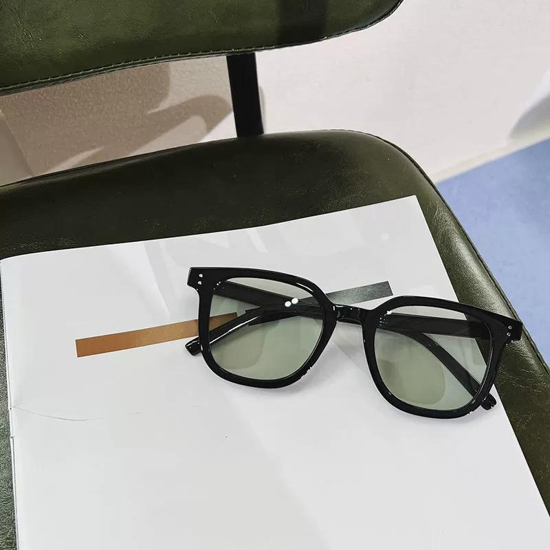 Gradient Blush Sunglasses Unisex Fashion Square Sunglasses Casual Anti-Glare Shades for Driving UV400 Trendy No Makeup Eyewear