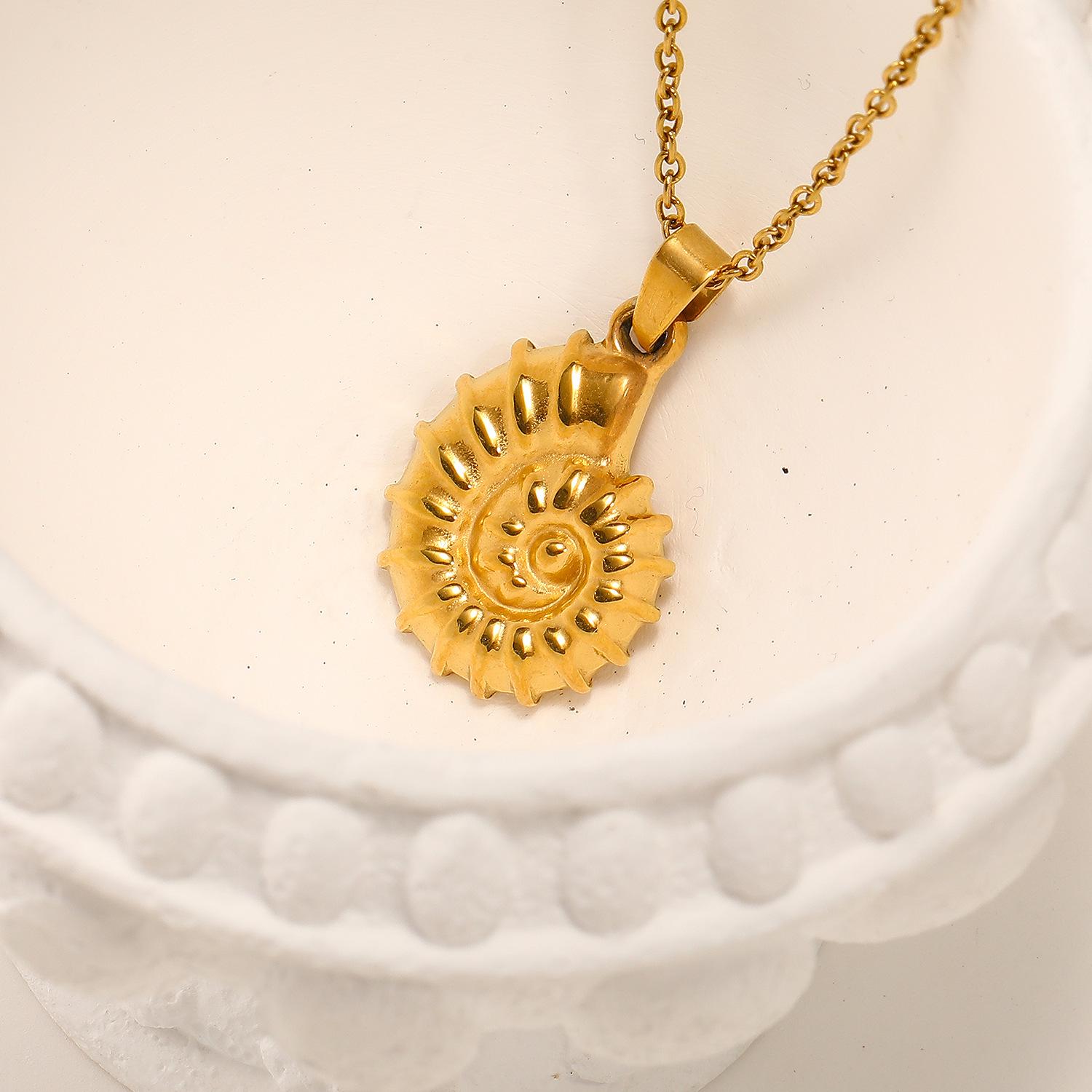 18K Gold Titanium Seashell Necklace - Ocean Life Series Clavicle Chain Pendant золотой