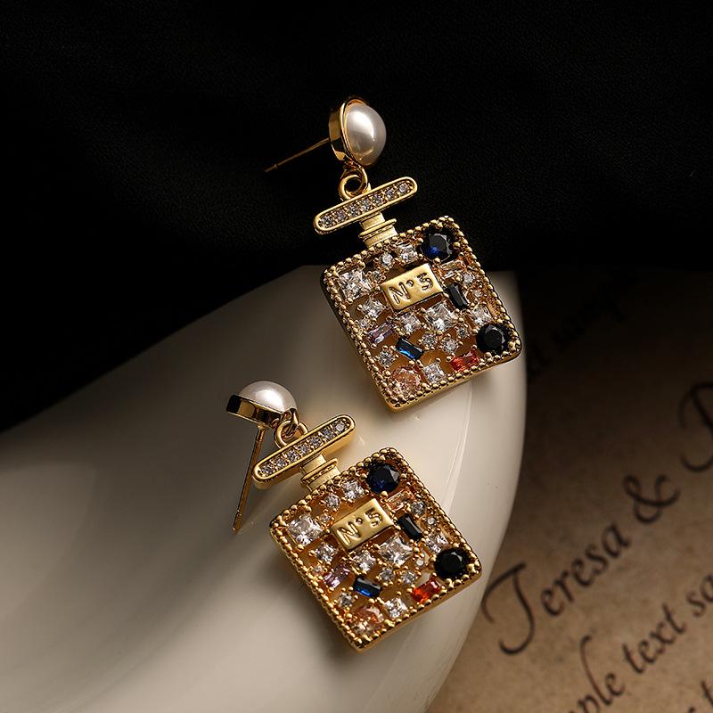 

Luxury Pearl Dangle Earrings: Chic Summer Vacation Style 2025 for Women