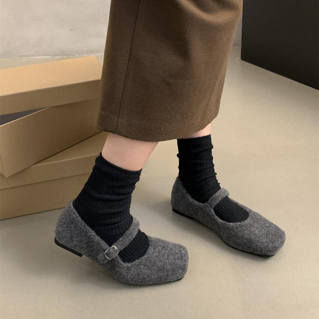 French temperament retro high-end fluffy shoes women's 2025 autumn and winter new models wear foreign style flat Mary Jane single shoes