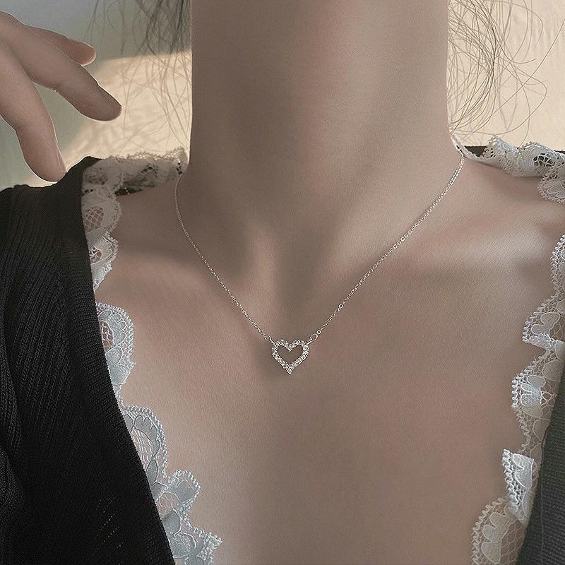 Luxury Women's Zircon Heart Pendant Necklace - Elegant Micro-Paved Clavicle Chain