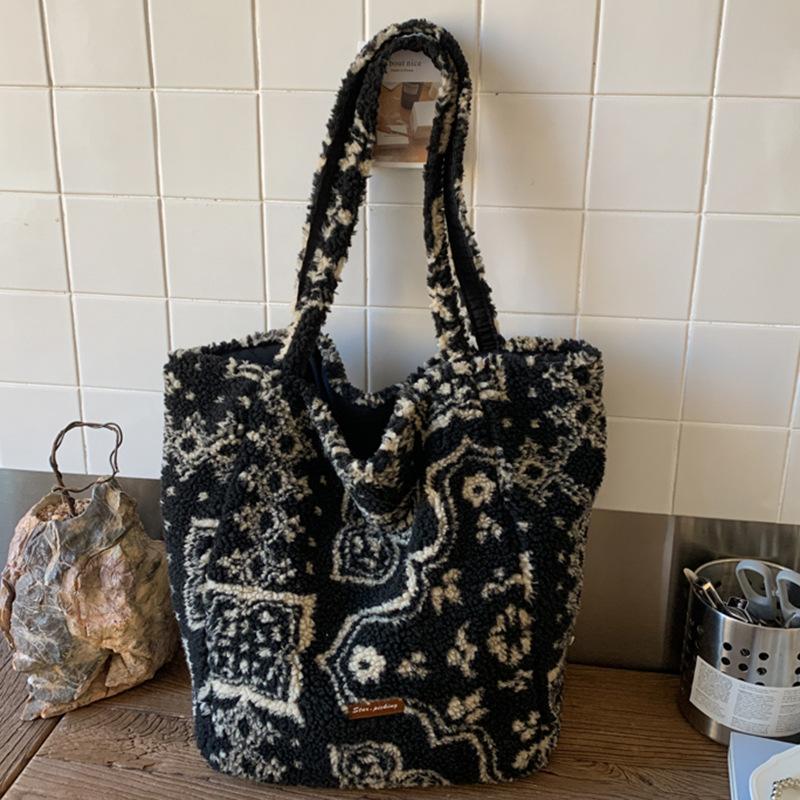 New Wind Shoulder Bag Plush Double-sided Vest Bag High Value Fashion Commuter Bag