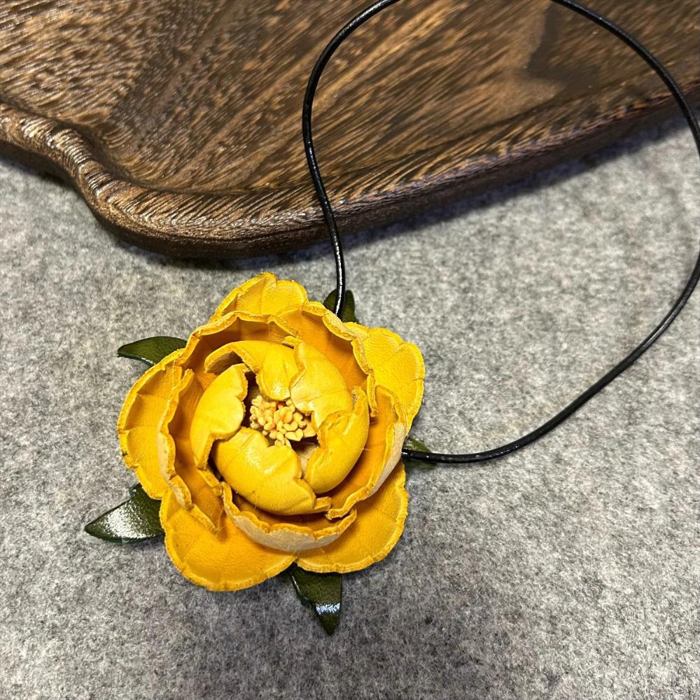 Portachiavi Fiore in Pelle di Mucca Ornamento da Appendere per Auto Decorazioni Floreali di Peonia Tridimensionali Pendente per Borsa Fatto a Mano Stile Nazionale