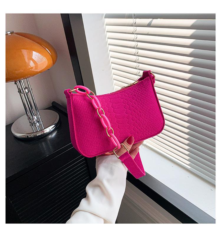 

Модна легка сумка через плече 2024 року в корейській версії Нова жіноча універсальна сумка на ланцюжку повстяна квадратна сумка з крокодиловим візерунком рожевий червоний колір