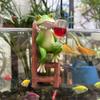 Yousheng Garden Ornament Pot Hanger Frog Ladder Design Weather-Resistant Resin Pot Edge Ornament Plant Display Accessory