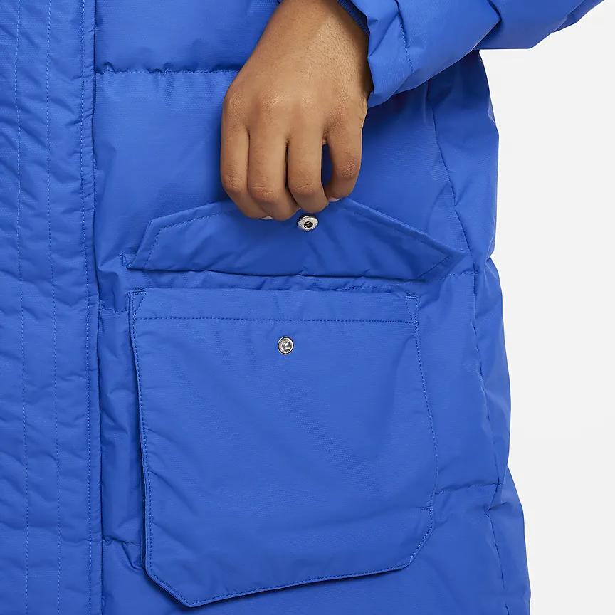 Nike Dlouhá lehká péřová bunda s kapucí a zipem pro děti, herně královská modrá FV3074-480