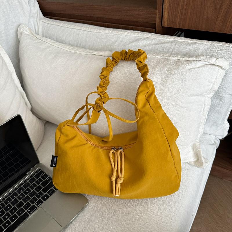

Solid color simple solid color pleated portable shoulder messenger bag design sense beautiful casual light handbag women жёлтый
