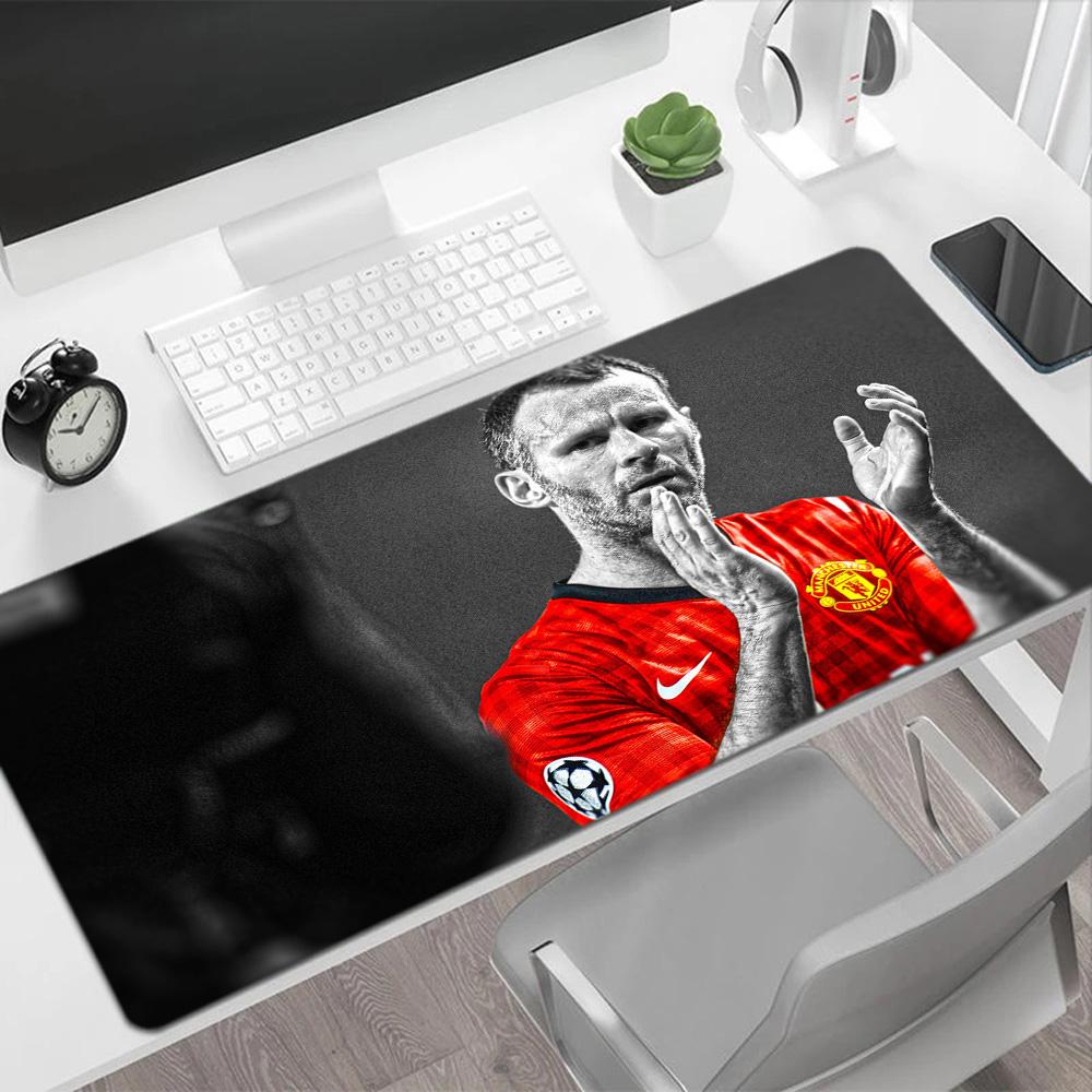 Man United's Player Celebrates Victory Large Mouse Pad Office Mouse Mats Desktop Mouse Pad Non-Slip Rubber Bottom