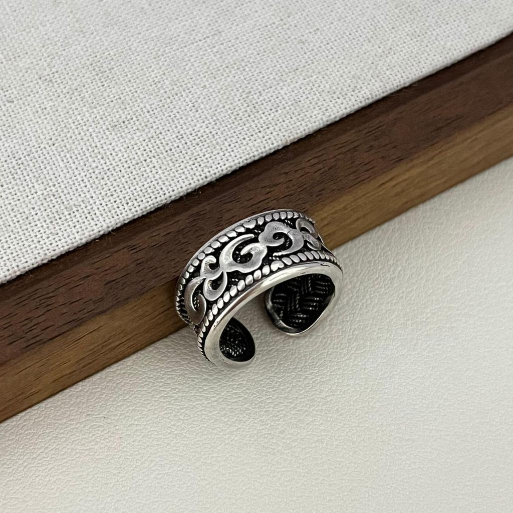 Vintage Double-Sided Totem Ring with Aged Woven Texture - Artistic Retro Design