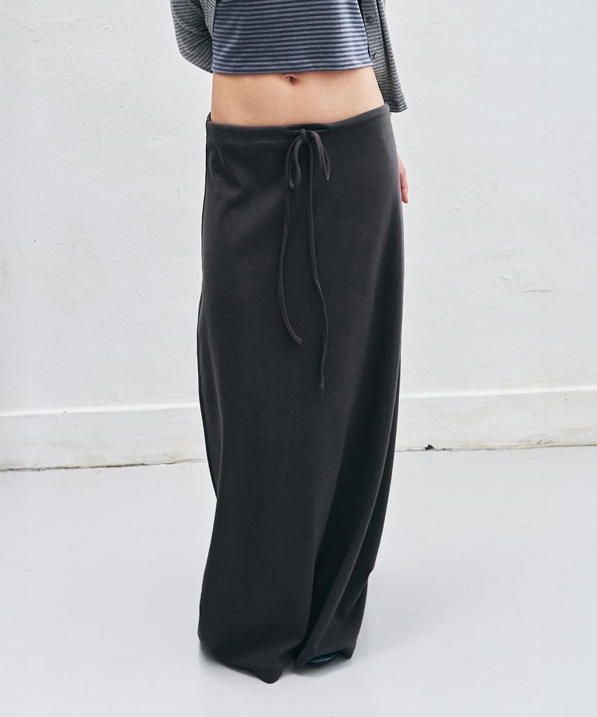Hendeonsi Soft Flow Long Skirt (Graphite)