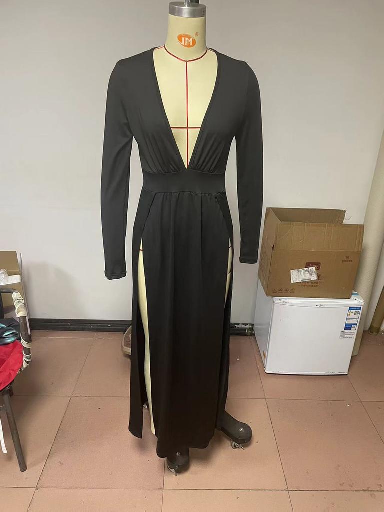 Rochie lungă cu mâneci lungi, decolteu în V, decupată