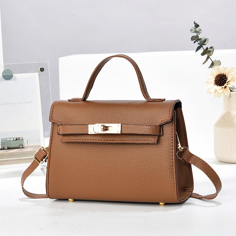 Сумки для женщин 2025 Популярный новый стиль Темперамент Универсальная сумка Сумка через плечо Мода Кроссбоди Маленькая квадратная сумка Тренд темно-коричневого 1343₽