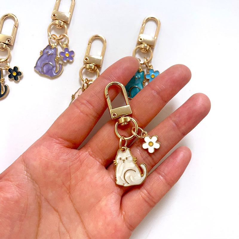 Cartoon Kitten Keychain Pendant with Pearl Shell & Mini Flower Zipper Pull Ornament