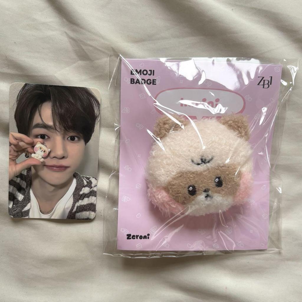 [USED] ZERONI ZB1 Emoji Badge Zhang Hao Hanini Trading Card Bonus