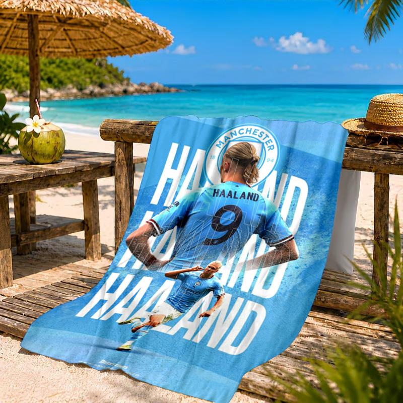 Asciugamano da Spiaggia Giocatore di Calcio Haaland, Asciugatura Rapida, Facile da Curare, Adatto Sia per il Fitness che per le Vacanze al Mare, Essenziale per lo Sport