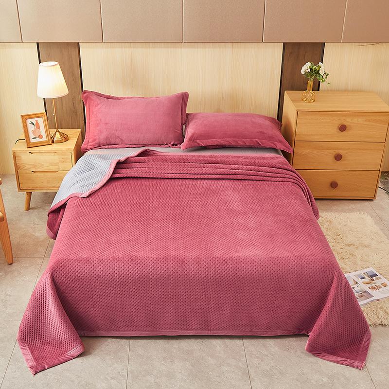 Neue einfarbige Milchfleece-Vierjahreszeiten-Verdickte Bettdecke gesteppt gepolsterter Saum doppelseitige Fleece-Decke Dreiteiliges Set