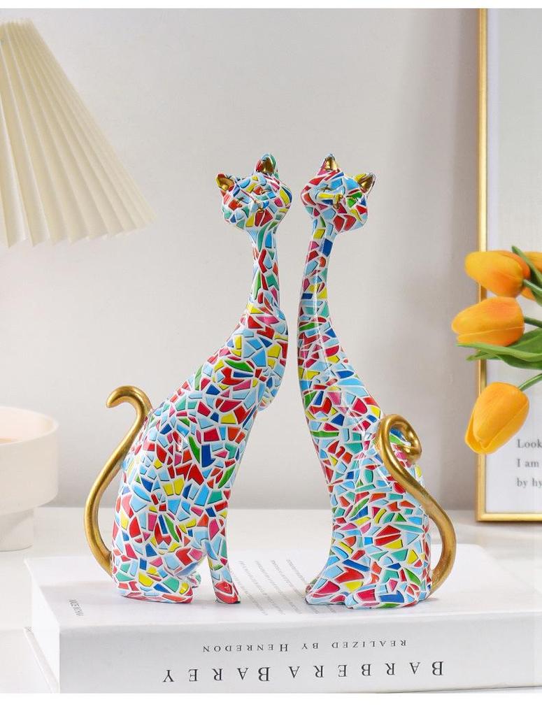 European Style Faux Wood Grain Cat Figurine - Valentine's Day Resin Craft Decor