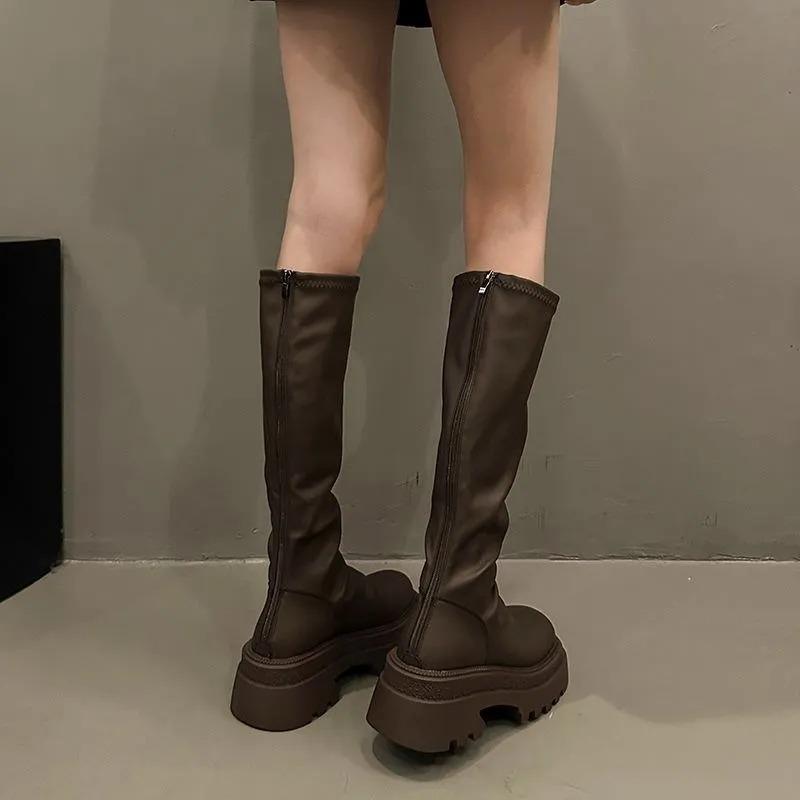Women's Solid Round-toed Boots