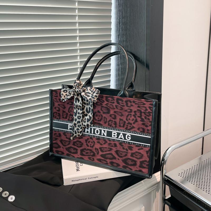 

New fashion leopard print trend large-capacity handbag niche design commuter temperament tote bag women красный
