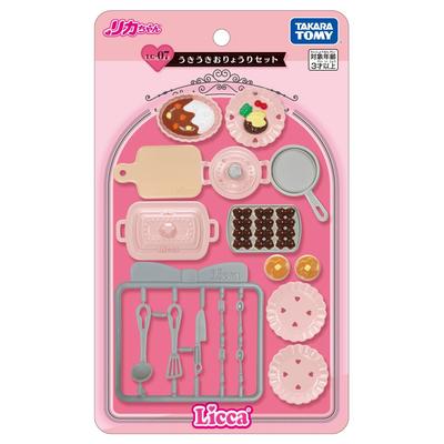 TAKARA TOMY Licca-chan LG-07 Exciting Cooking Set, Dress-Up Pretend Play Toy for Ages 3 and Up